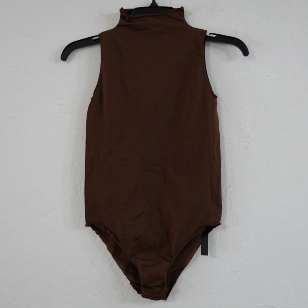 SKIMS Mock Neck Sleeveless Bodysuit – Brown, Size S/M